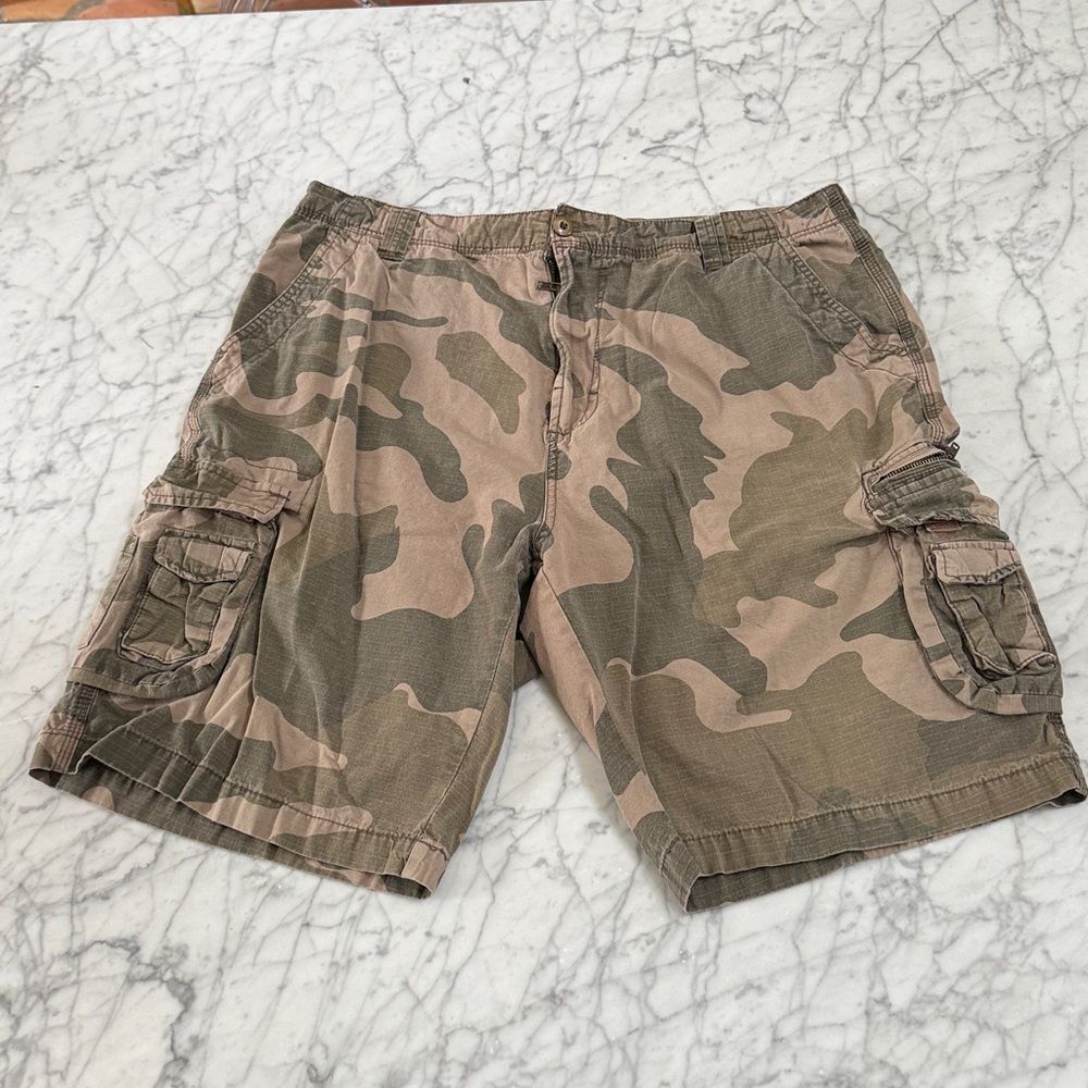 Burnside Camo Print Traveler Cargo Shorts Size 38 Brown